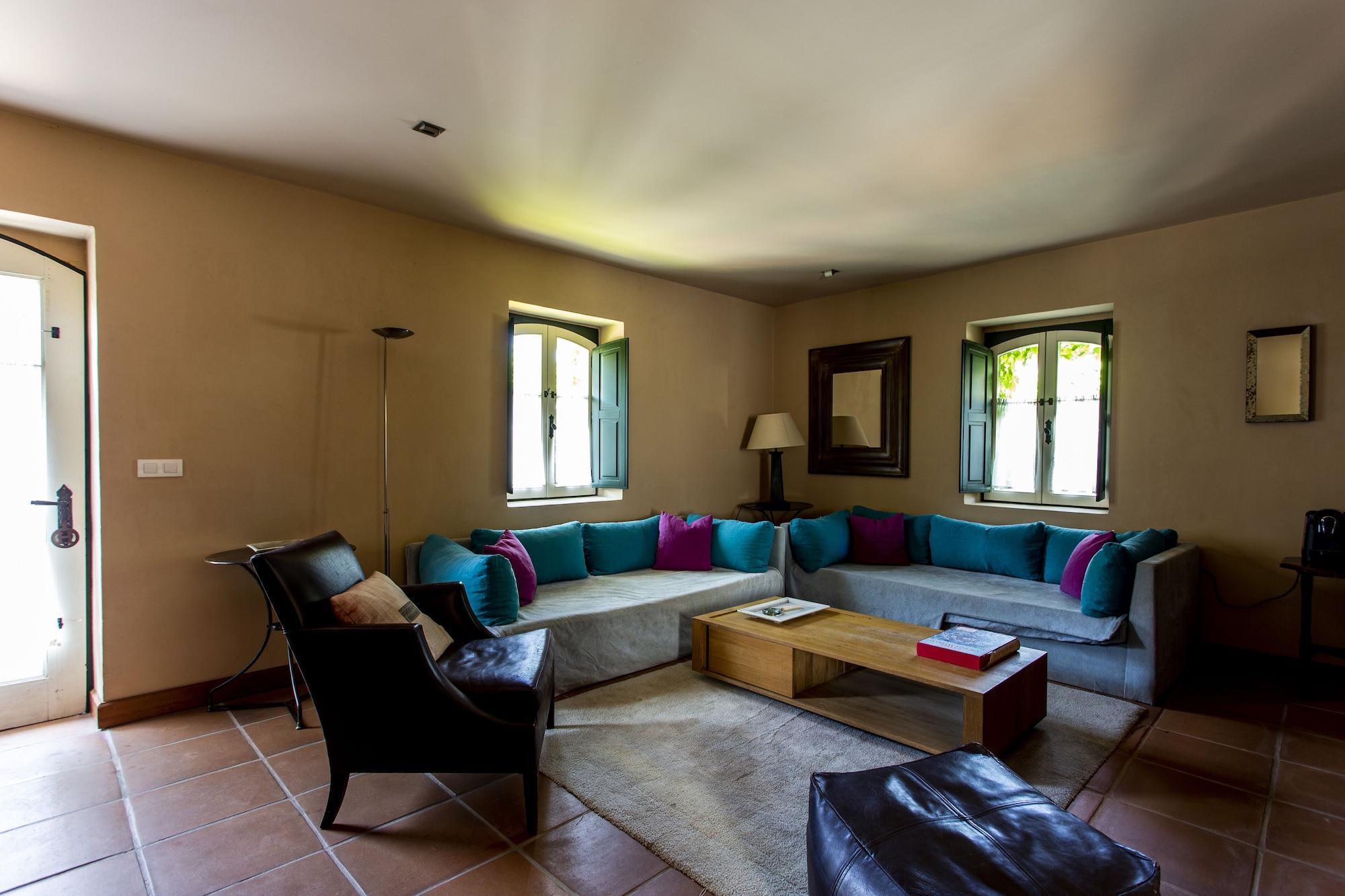 Hacienda Zorita Wine Hotel & Spa 巴尔韦尔东 外观 照片 The living room of a villa at the resort