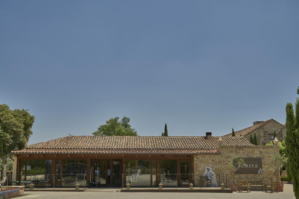 Hacienda Zorita Wine Hotel & Spa 巴尔韦尔东 外观 照片 The town hall in Saint-André-de-Lidon