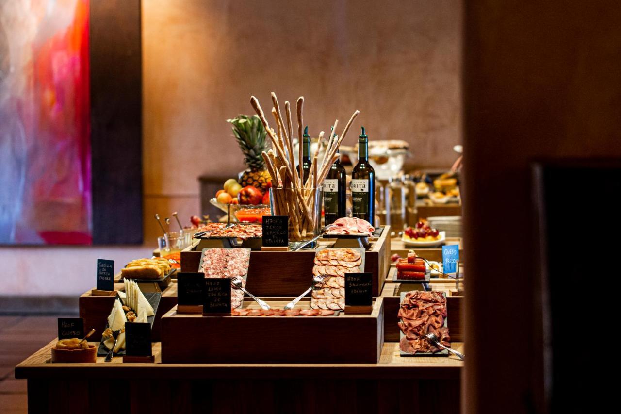 Hacienda Zorita Wine Hotel & Spa 巴尔韦尔东 外观 照片 A buffet at a hotel